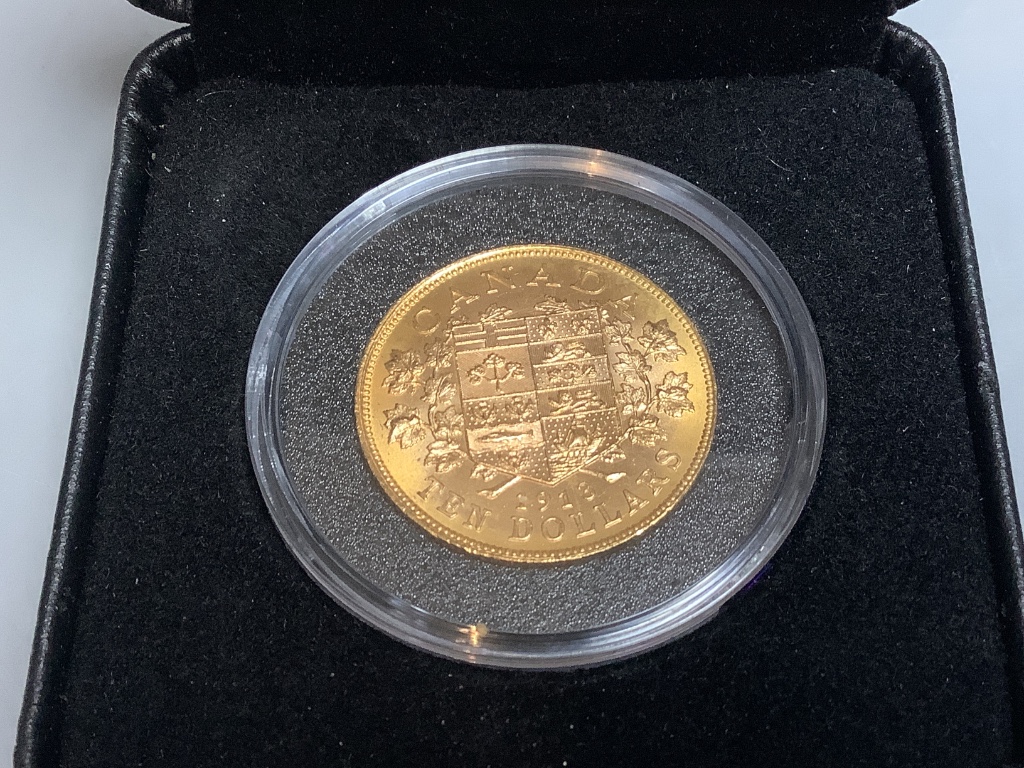 A Royal Canadian mint gold $10 coin, 1913, about EF, 8.3g